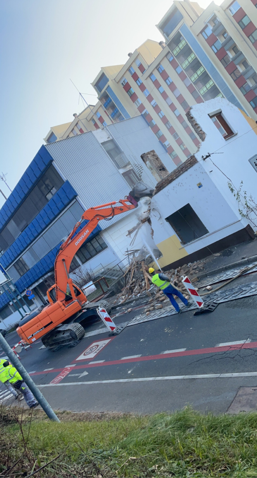 Rušitev stanovanjske hiše v Trbovljah
