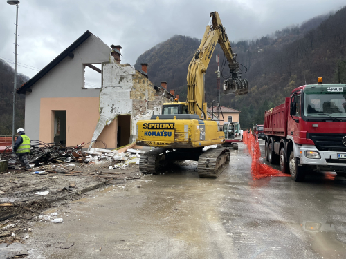 Rušitev večjega objekta ŽP Zagorje