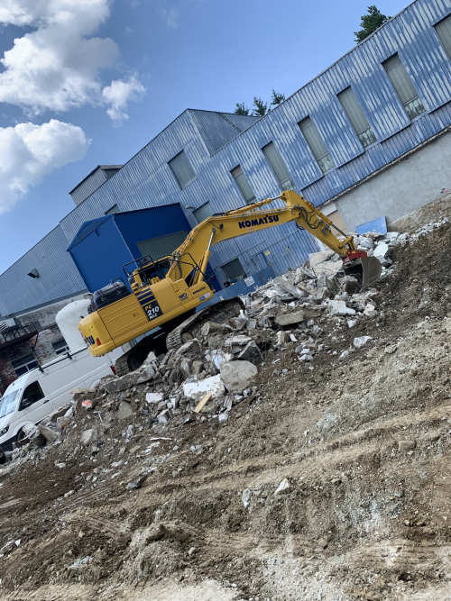 Rušitev industrijskega objekta