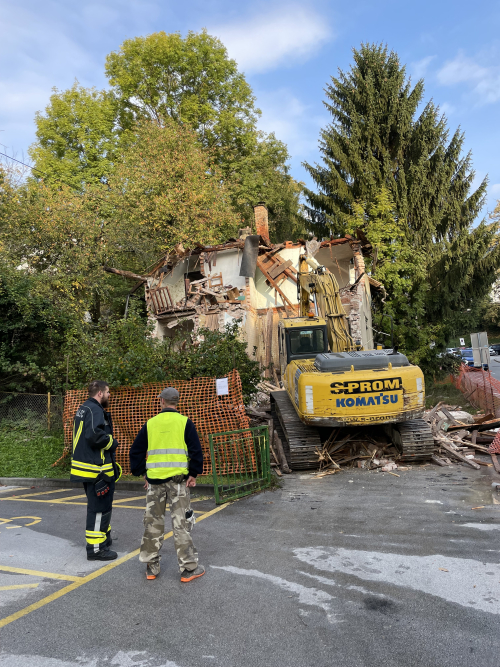 Rušitev stanovanjske hiše v Hrastniku