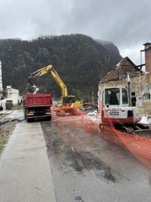 Rušitev večjega objekta ŽP Zagorje